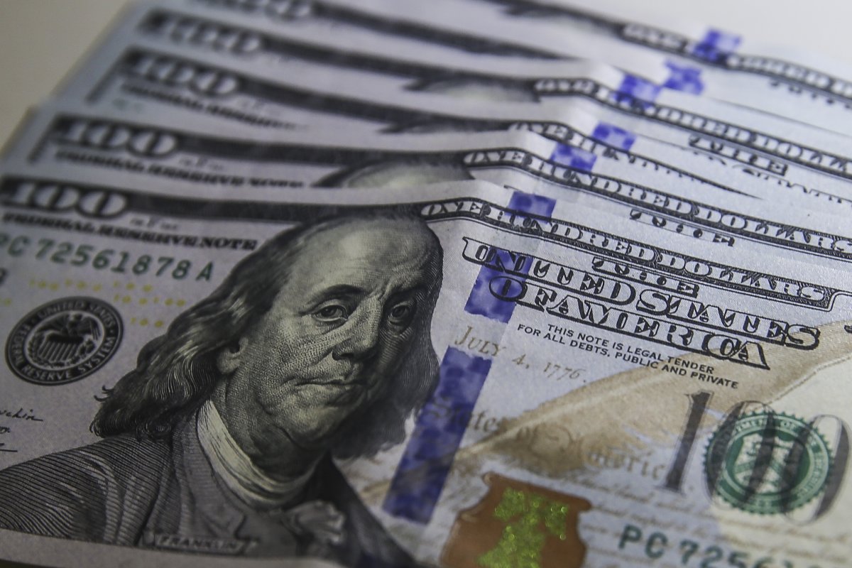 Dólar cai 11,19% em 2025, maior queda em 9 anos