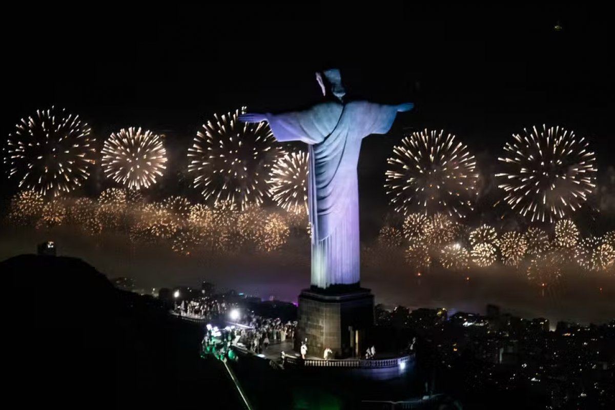 Réveillon do Rio reúne 5,1 milhões de pessoas de acordo com Riotur