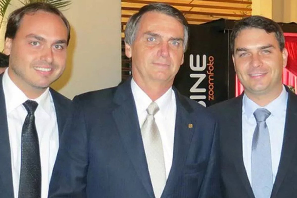 Moraes dá autorização permanente de visita a Bolsonaro para filhos e enteada 