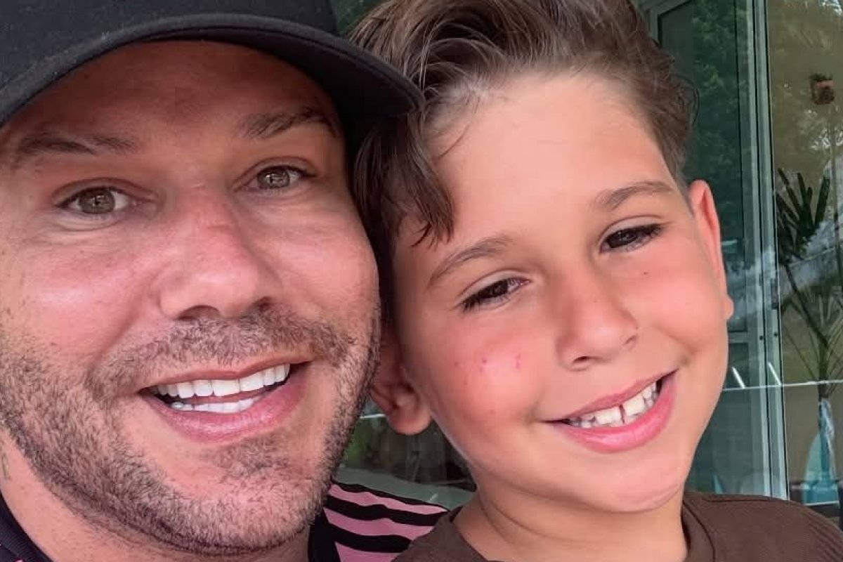 Humorista Tiago Barnabé celebra os 8 anos do filho Enrico!