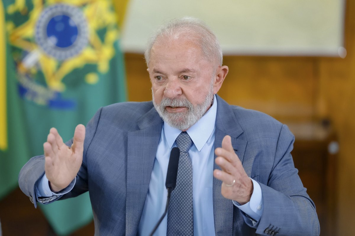 Lula convoca reunião de emergência após Trump capturar Maduro