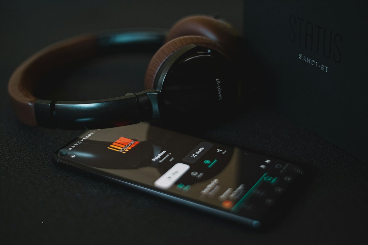 Indústria de 'feats' domina as mais ouvidas e bate músicas solo no Spotify