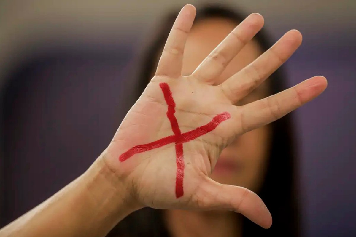 Número de casos de feminicídio por arma de fogo cresce 52% em 2025 
