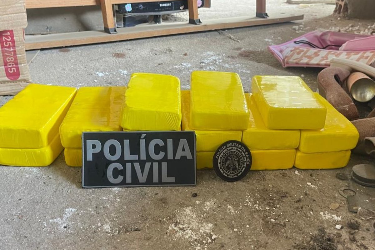 Quinze quilos de cocaína e duas armas são apreendidas no sudoeste da Bahia
