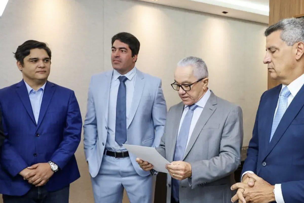 Josias Gomes toma posse como conselheiro do TCE-BA após imbróglio judicial