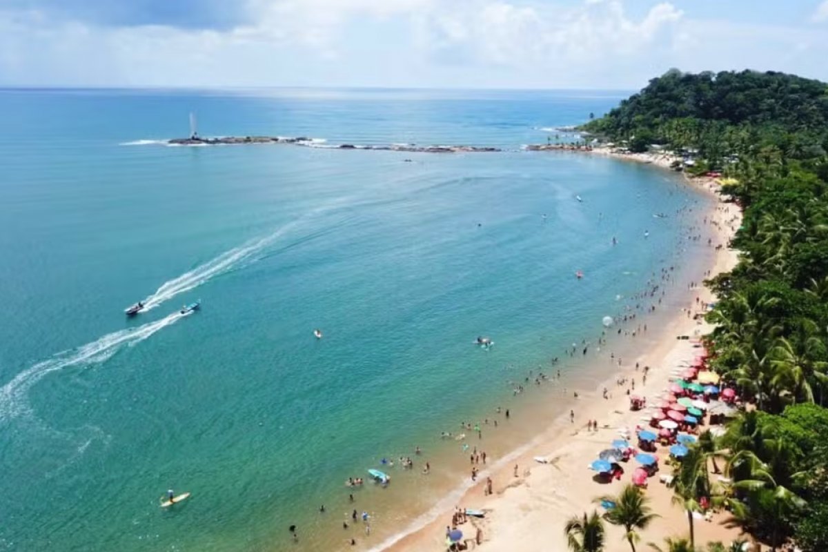 Prefeitura de Itacaré proíbe obrigatoriedade de consumação mínima em barracas de praia