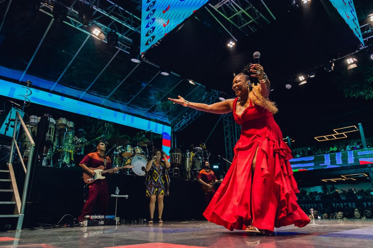 Margareth Menezes reúne blocos afros em show especial no  Candyall Guetho Square