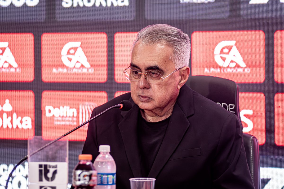 Apresentado, novo diretor de futebol espera ano 'tranquilo' do Vitória e promete reforços 