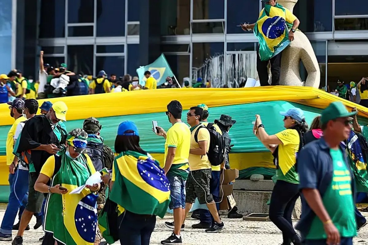Ao longo de três anos, STF responsabilizou quase 1.400 pessoas pelos atos de 8 de janeiro 
