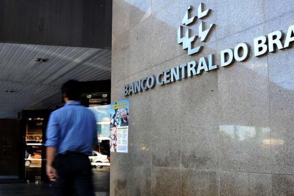 BC coloca sob sigilo comunicações com Moraes no caso do Banco Master