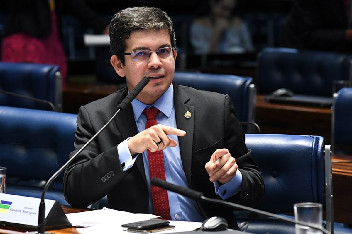 Comissão Mista aprova relatório que amplia pagamento do 13° do Bolsa Família e BPC