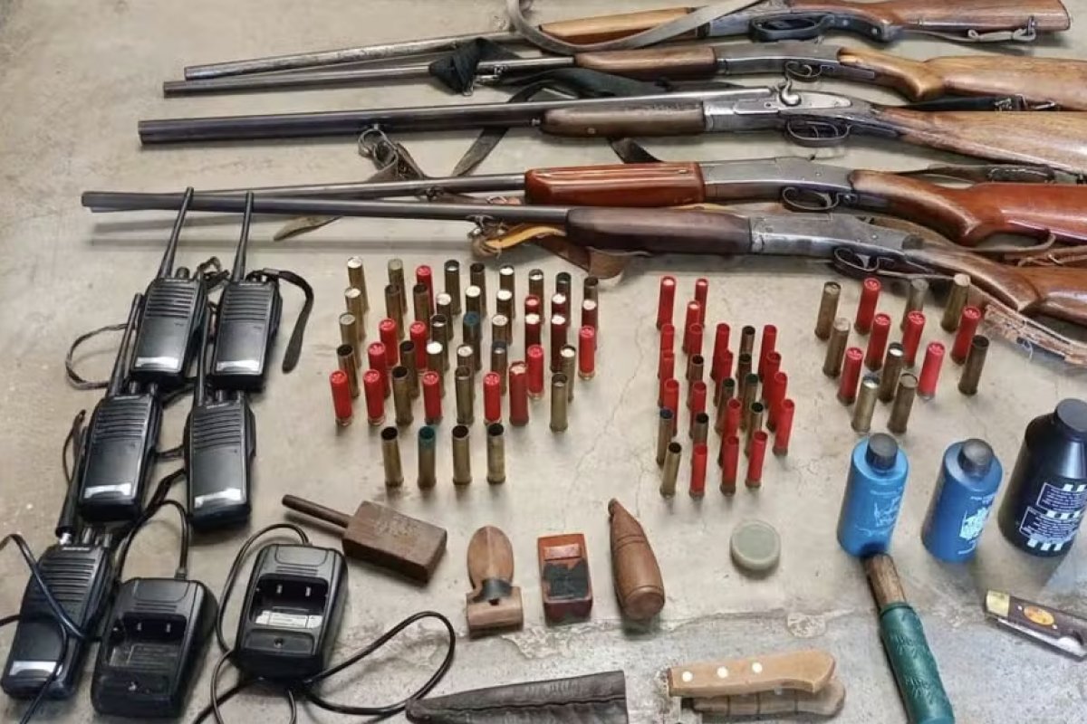 Espingardas, munições e facas usadas em caça predatória são apreendidas na Bahia 