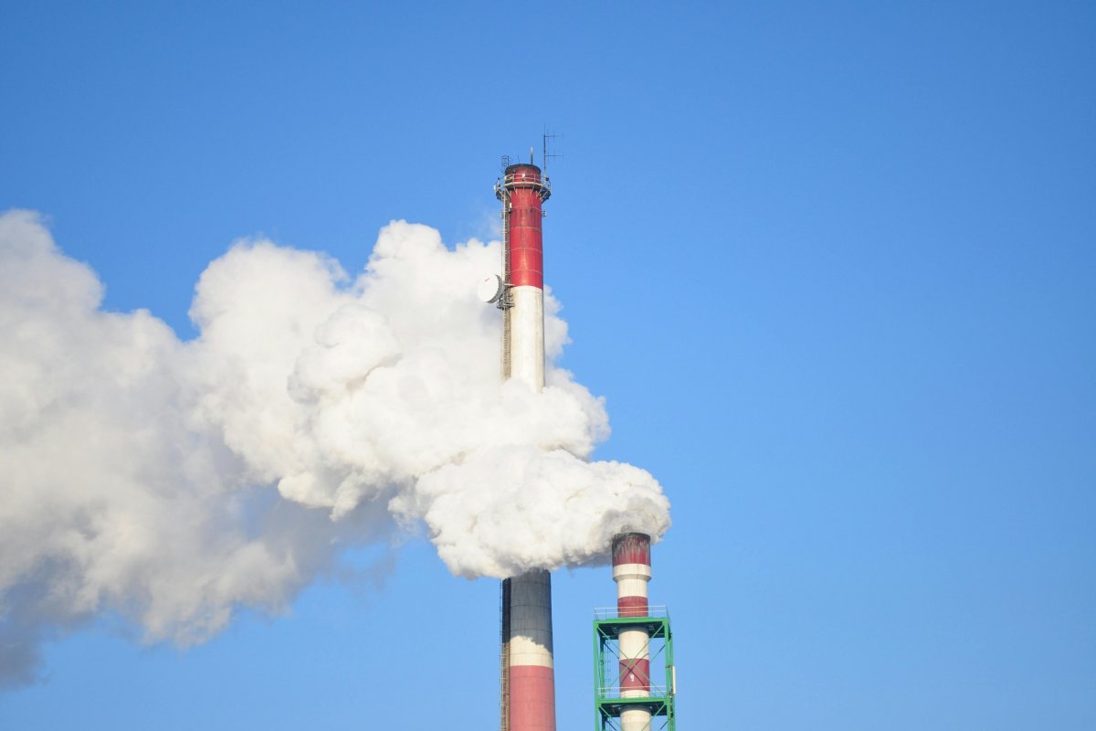 O 1% mais rico do mundo esgota 'cota' de emissões de carbono de 2026 em apenas 10 dias, diz ONG