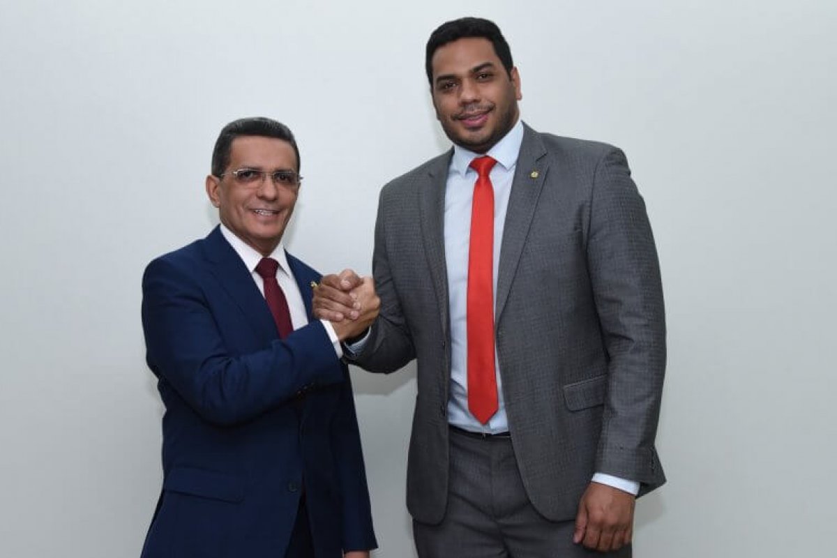 Família de ministro do TCU destinou ao menos R$ 13 milhões em emendas para conjunto habitacional que virou casa abandonada