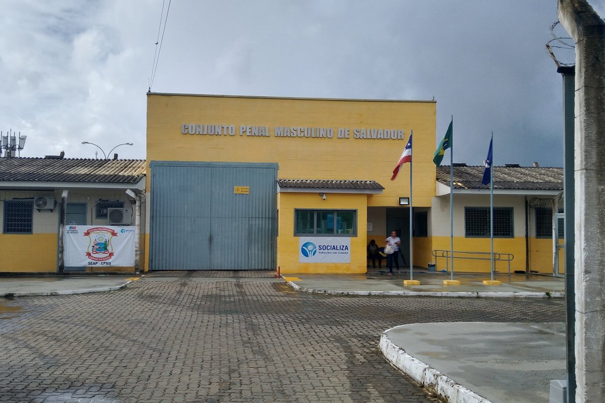 Homem é flagrado tentando entrar com tadalafila no Conjunto Penal Masculino de Salvador