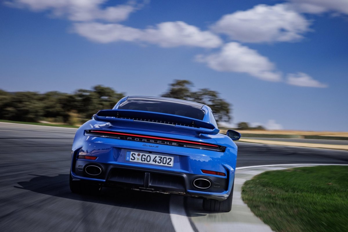 Em crise, vendas da Porsche caíram 10% em 2025: China liderou perdas 