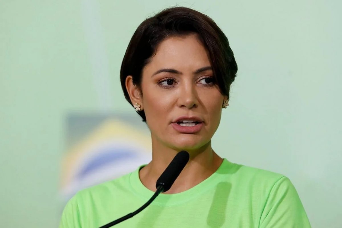 Michelle encontrou Moraes horas antes de decisão que levou Bolsonaro à Papudinha