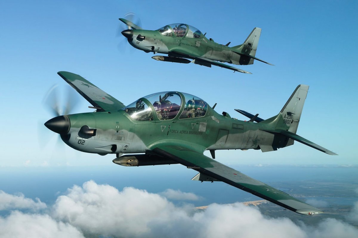 Tripulante de aeronave da FAB ejeta assento e cai no mar em Natal