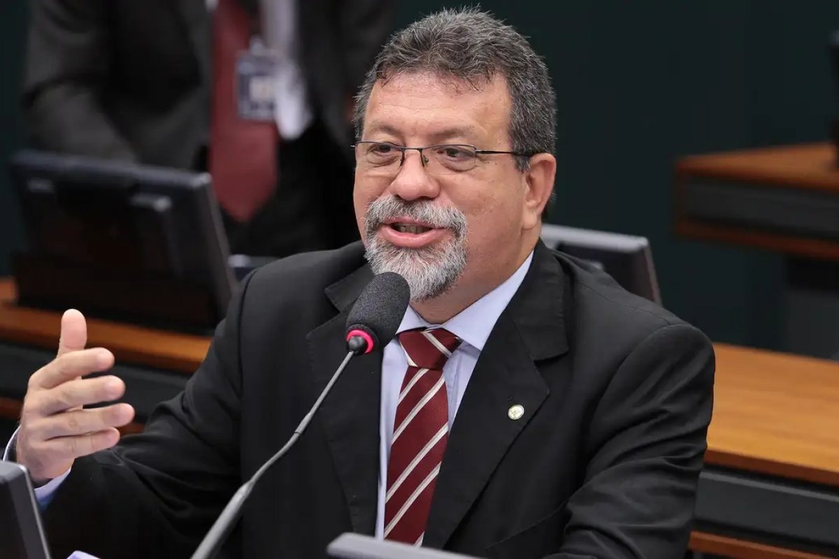 Vídeo: Florence diz que aguarda liberação de Jerônimo para voltar ao legislativo: 'ele tem dito que é o mês de janeiro'