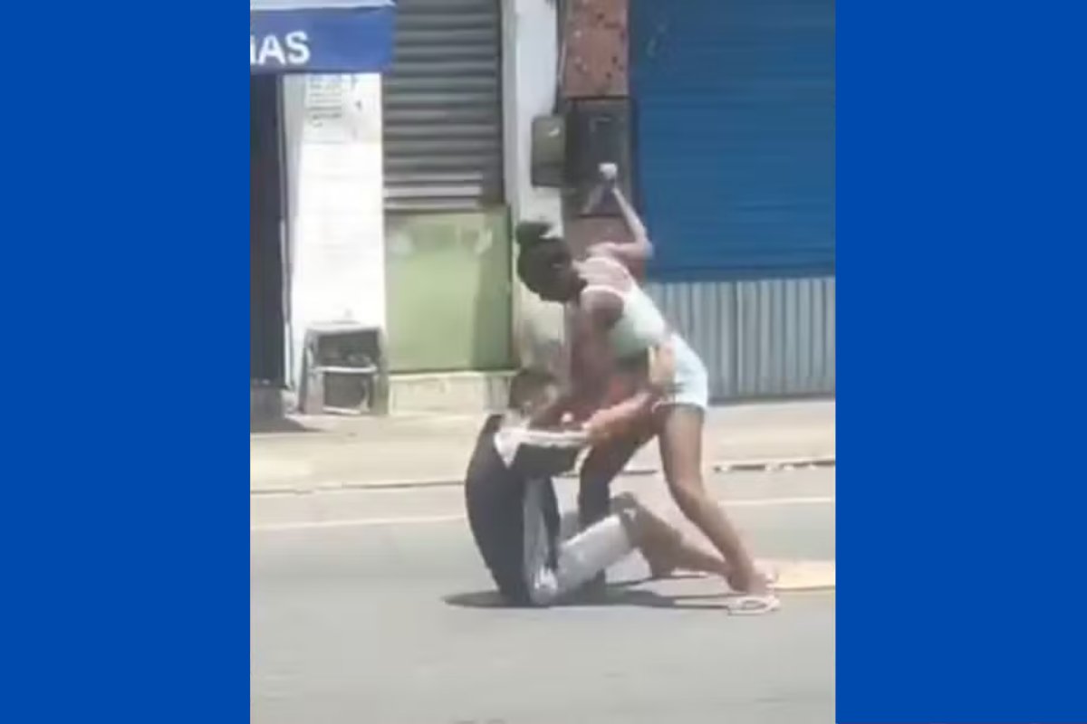Mulher esfaqueia homem durante briga em meio a trânsito de Salvador