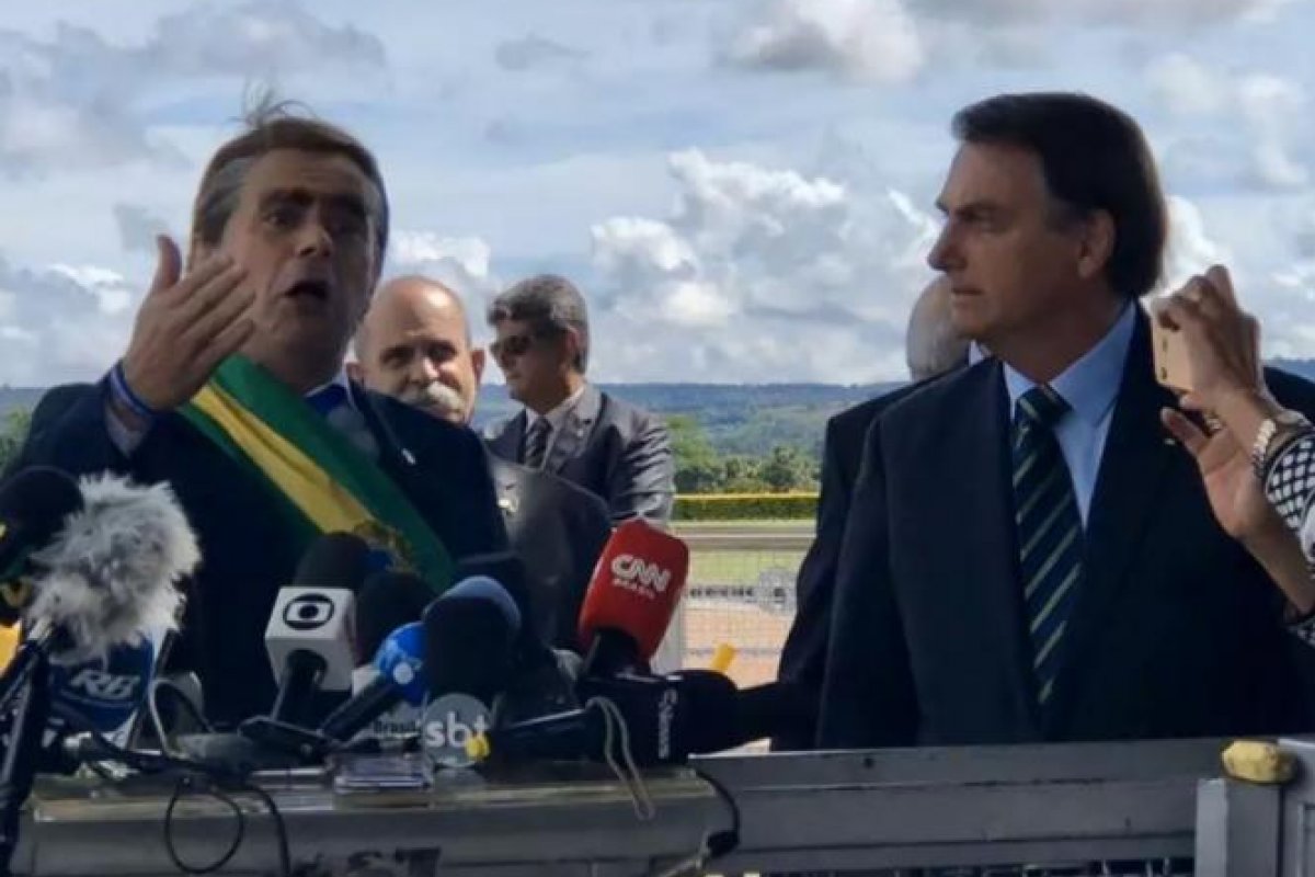 Humorista aparece ao lado de Bolsonaro comendo banana para falar sobre PIB 