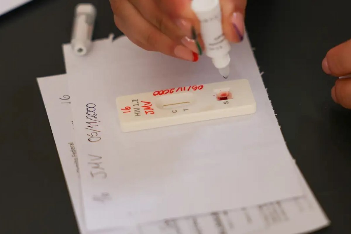 Acordo entre farmacêutica e Fiocruz abre caminho para fabricação de injeção contra HIV no Brasil
