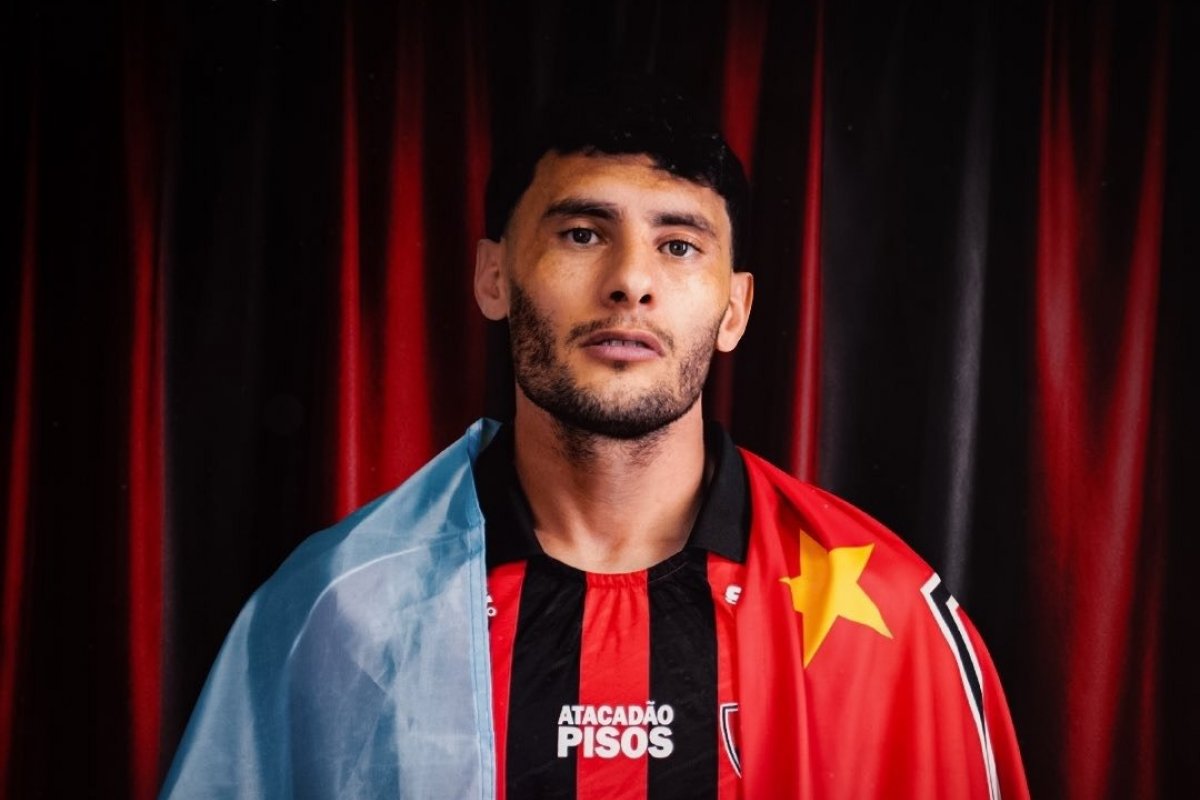 Vitória anuncia a contratação do meia argentino Emmanuel Martínez