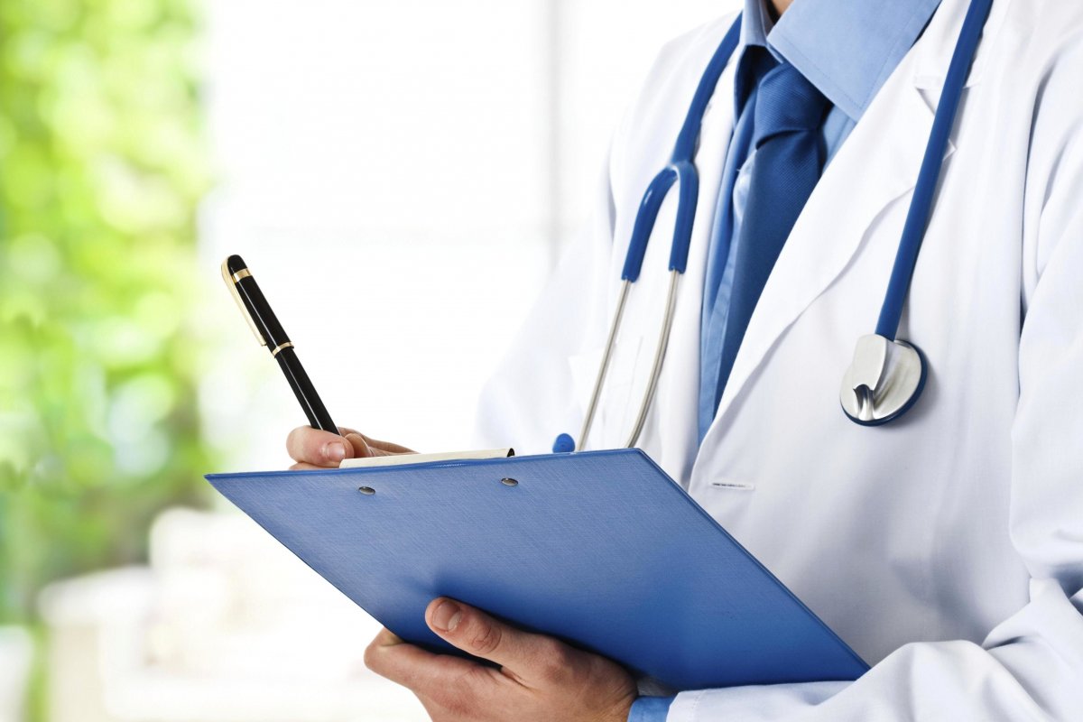 Cursos de medicina com piores notas em exame do MEC cobram até R$ 17 mil de mensalidade