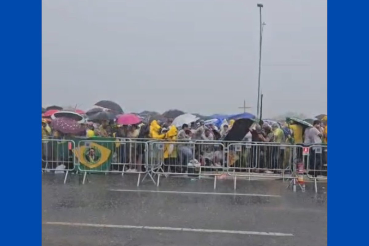 Novo vídeo mostra raio atingindo apoiadores do ex-presidente em ato pró-Bolsonaro em Brasília 