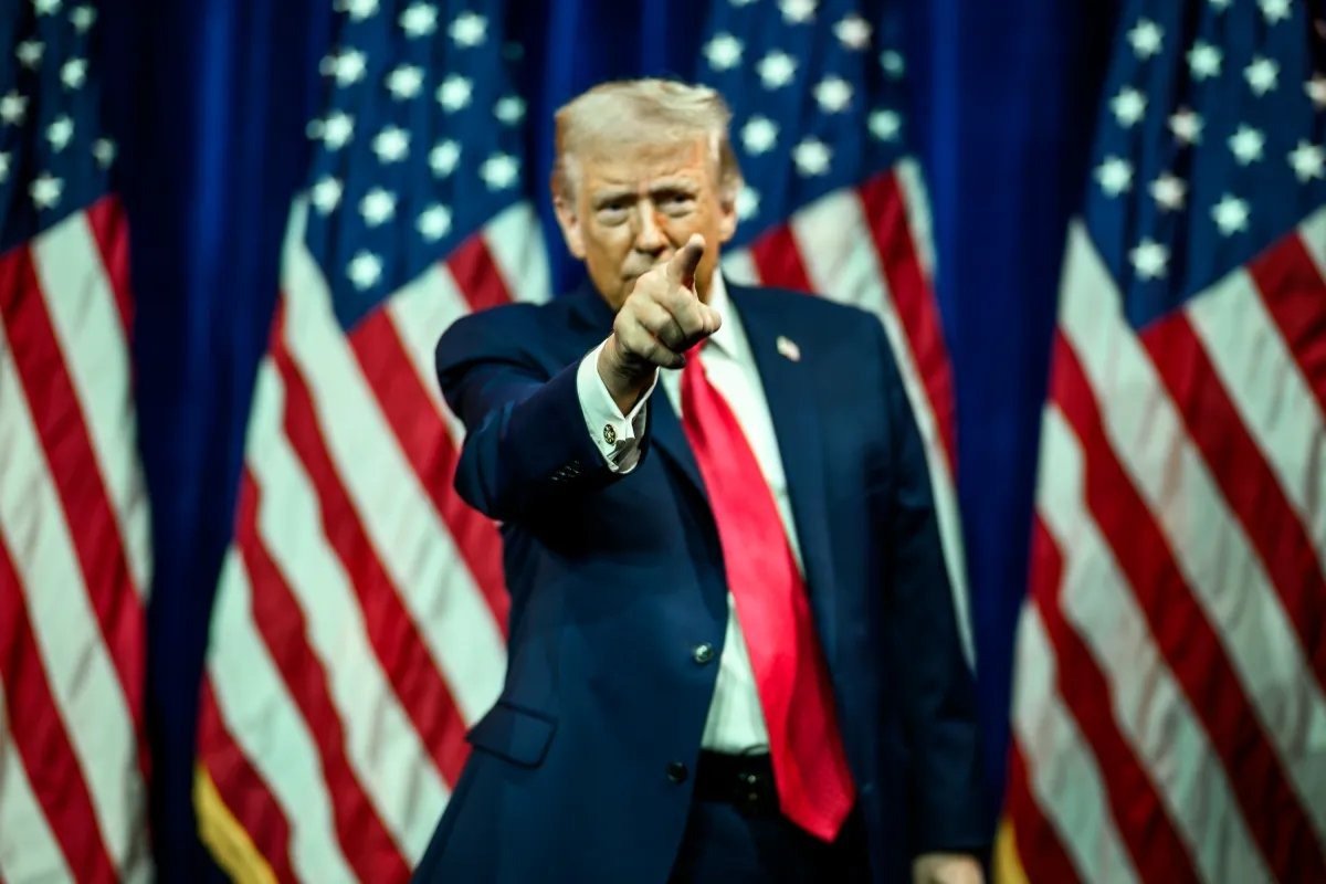 Trump diz que EUA possuem mais tropas próximas do Irã do que tinha na Venezuela 