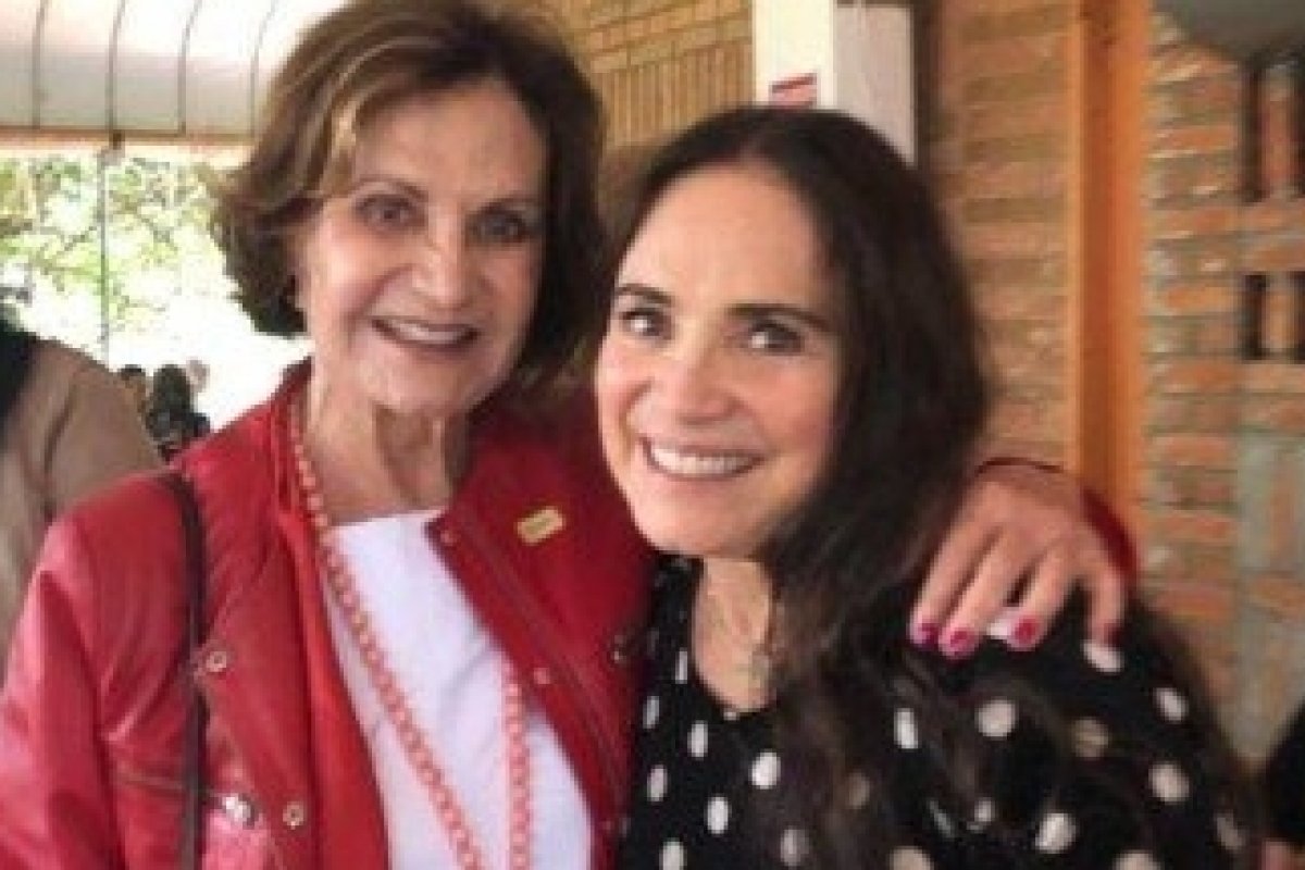 Famosos comparecem à posse de Regina Duarte  em Brasília 
