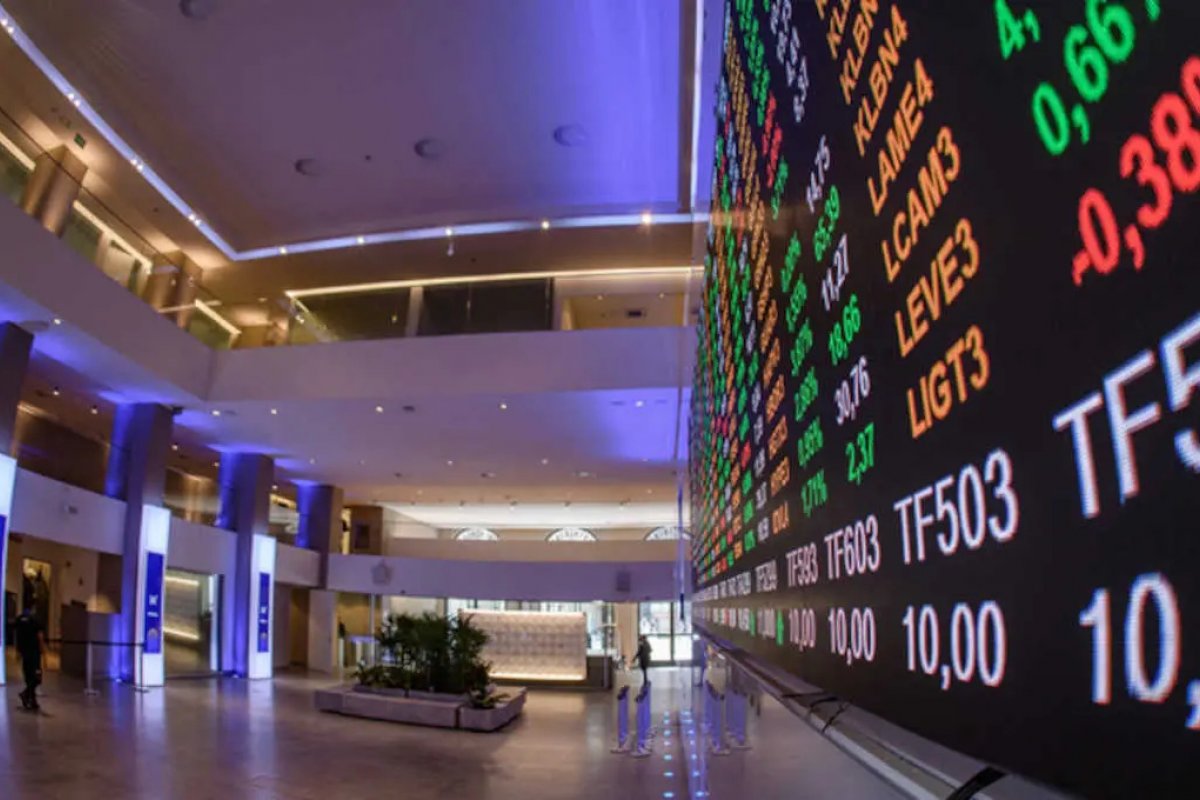 Dólar fecha a R$ 5,19, menor valor desde maio de 2024