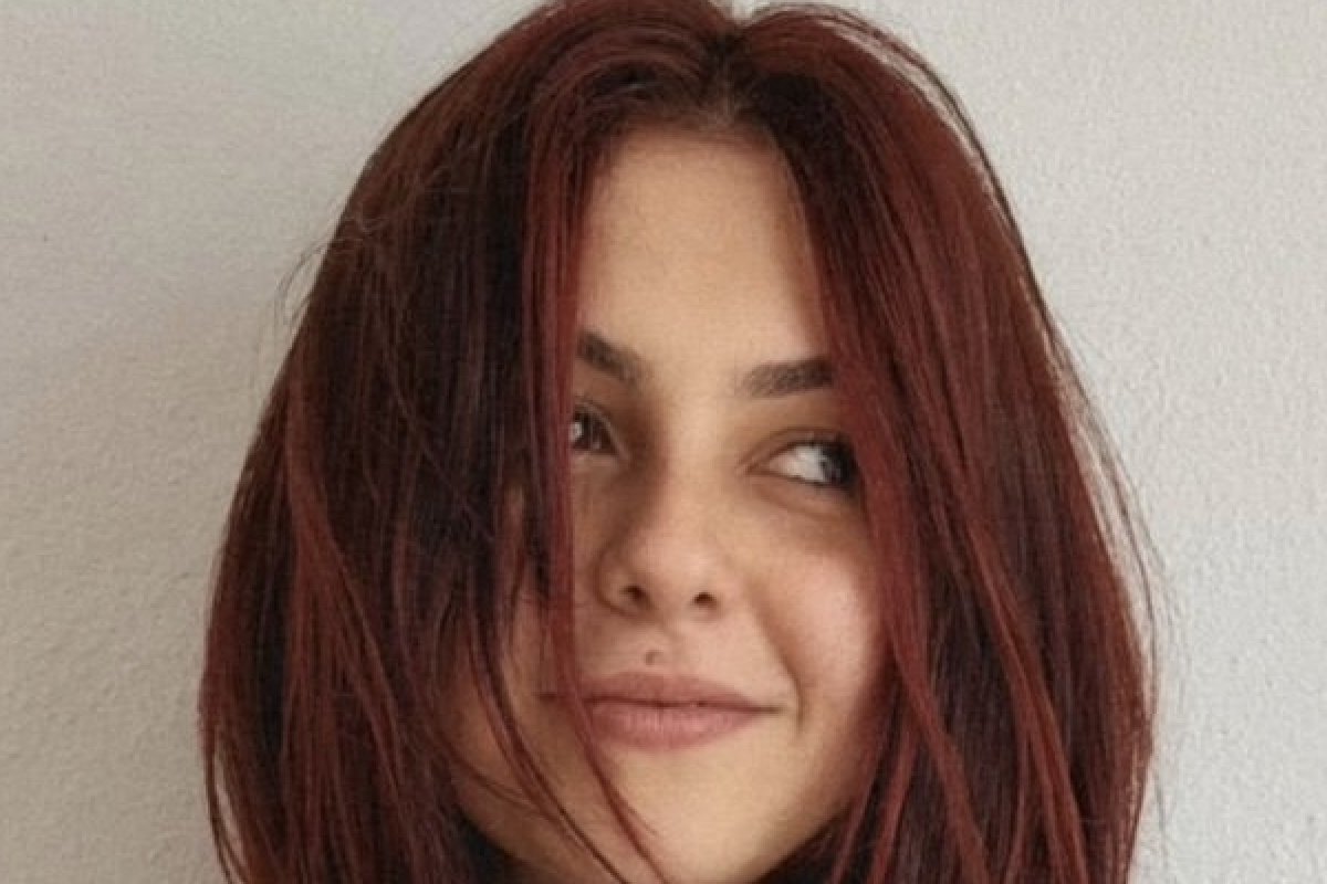 Cherry hair: Klara Castanho aposta em tom intenso e reforça tendência poderosa para 2026!