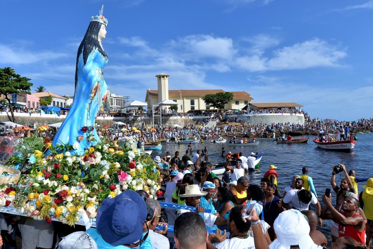 Fé, pertencimento e tradição popular: Festa de Iemanjá reúne multidão no Rio Vermelho nesta segunda