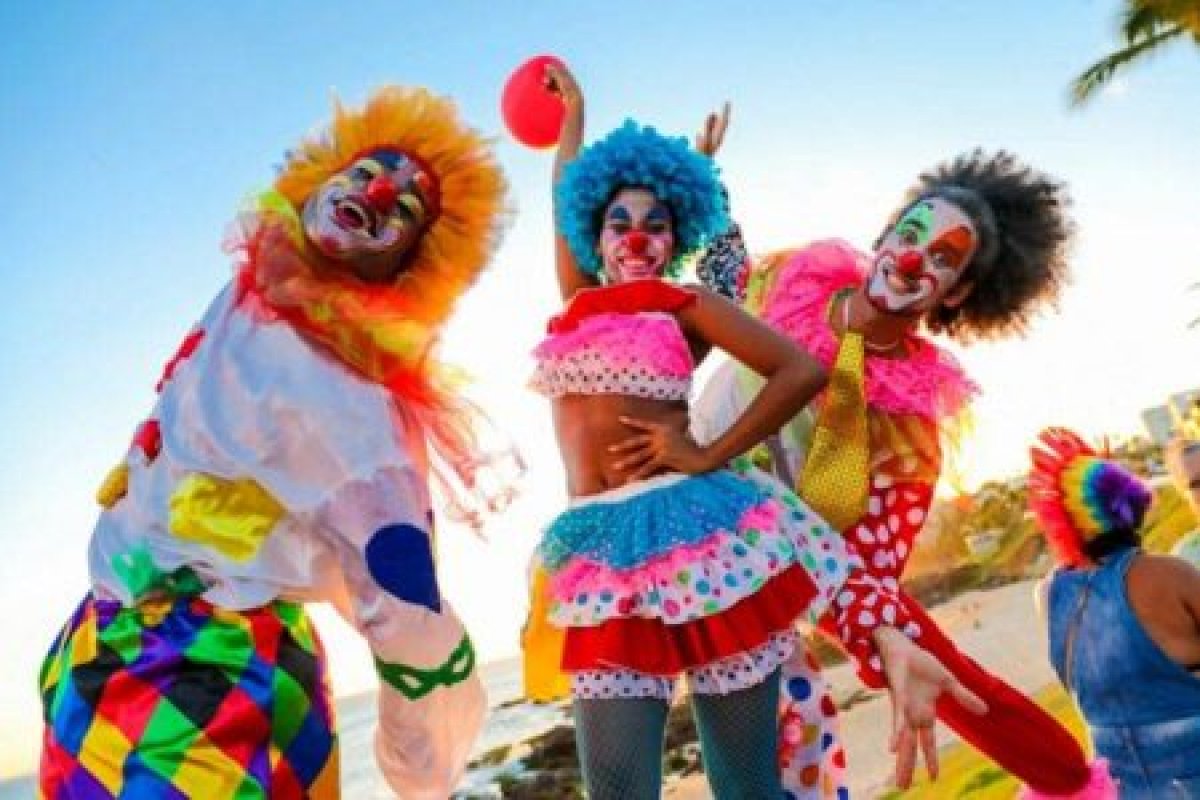 Pai critica o desfile dos Palhaços do Rio Vermelho! 