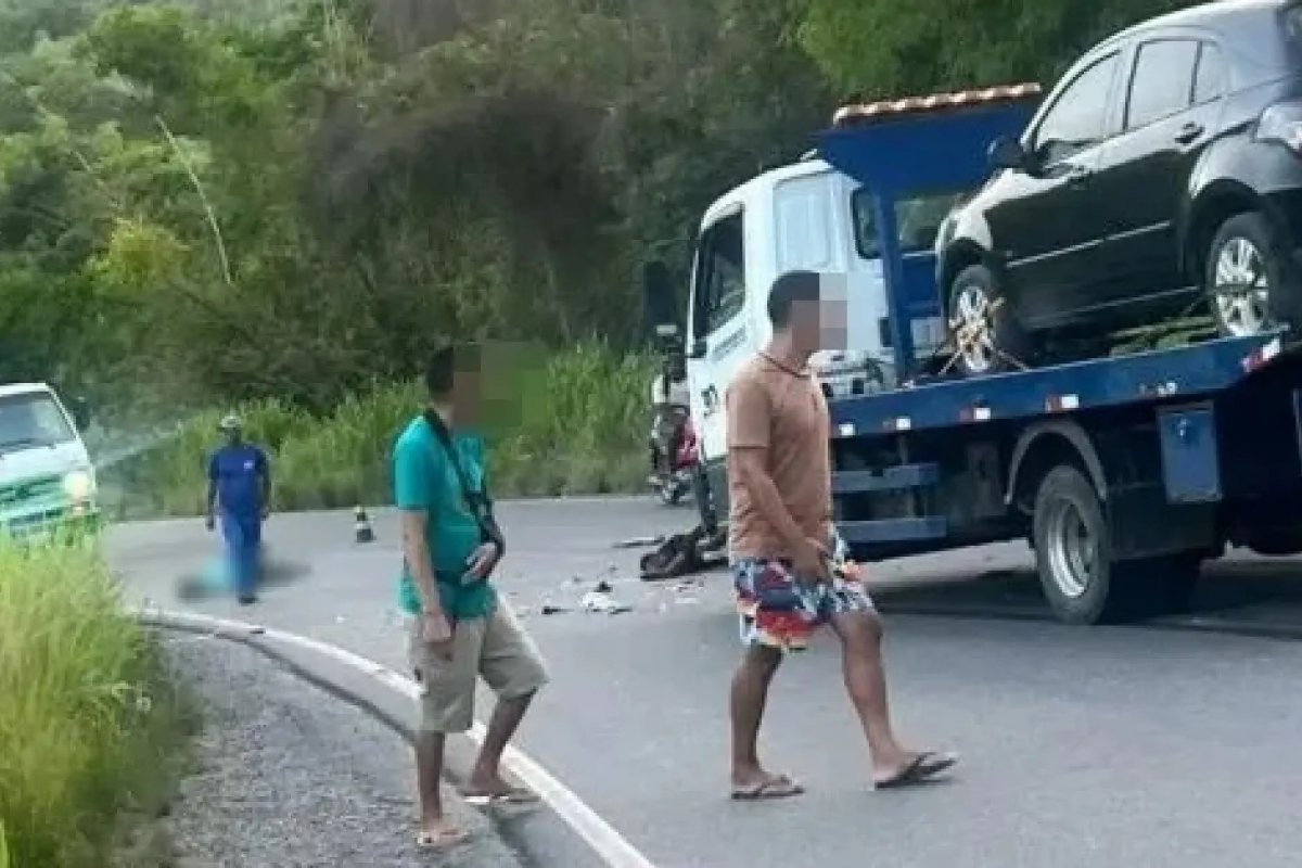 Casal morre em batida entre motocicleta e caminhão em Coração de Maria 
