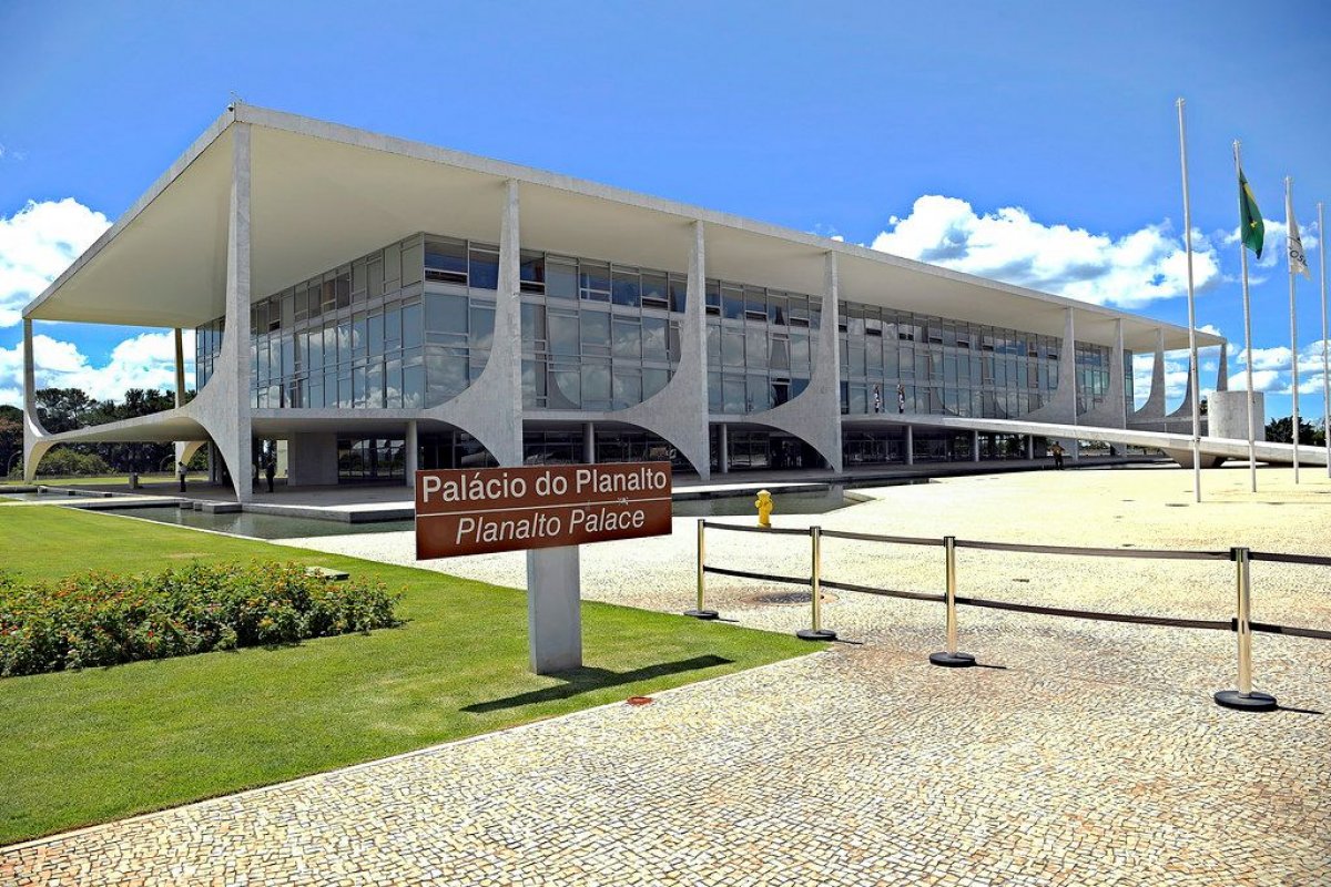 Gastos administrativos do governo superam R$ 70 bilhões em 2025; valor é o maior em nove anos