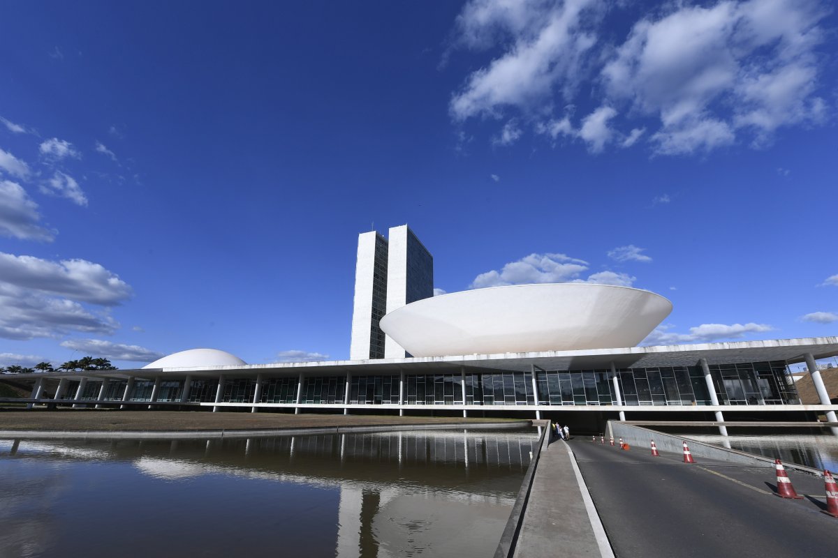 Mais de 90% dos municípios brasileiros não têm receita equivalente ao valor de impacto do reajuste de salário de servidores da Câmara e do Senado. 