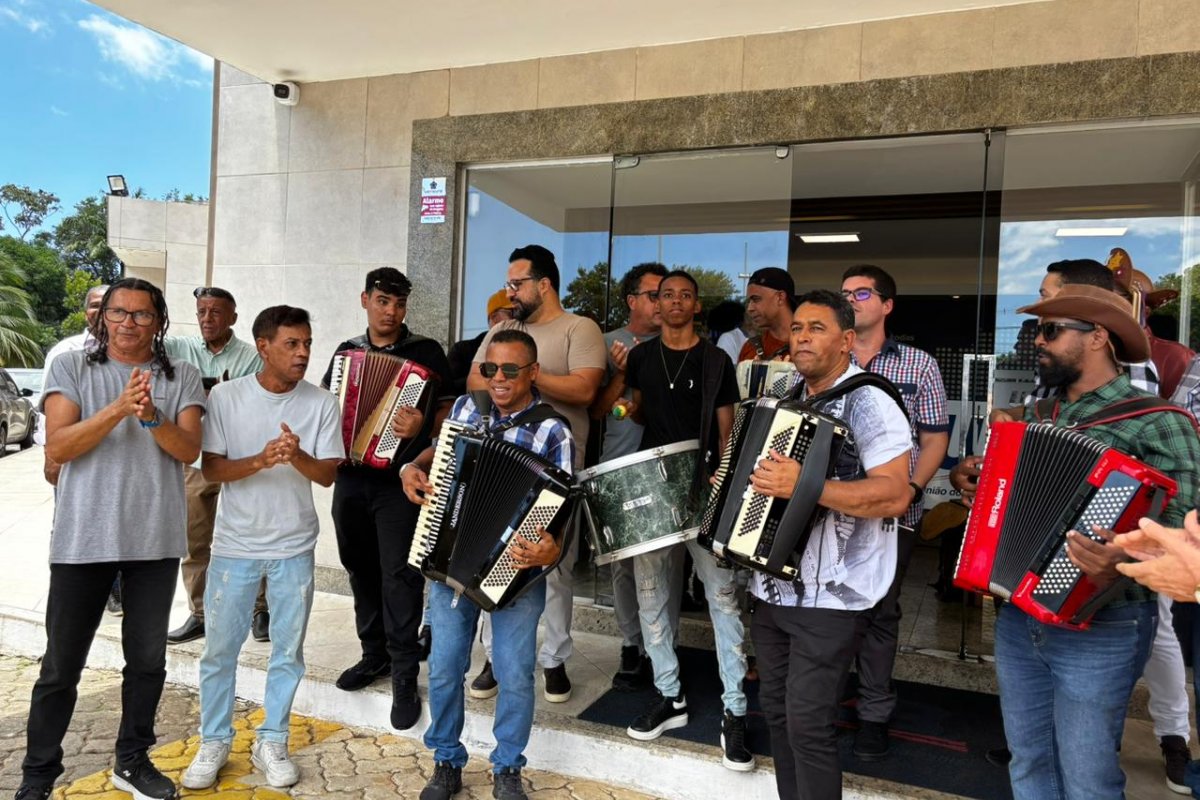 Vídeo: forrozeiros se reúnem na UPB para exigir mínimo de 50% das contratações de artistas locais nos festejos juninos 