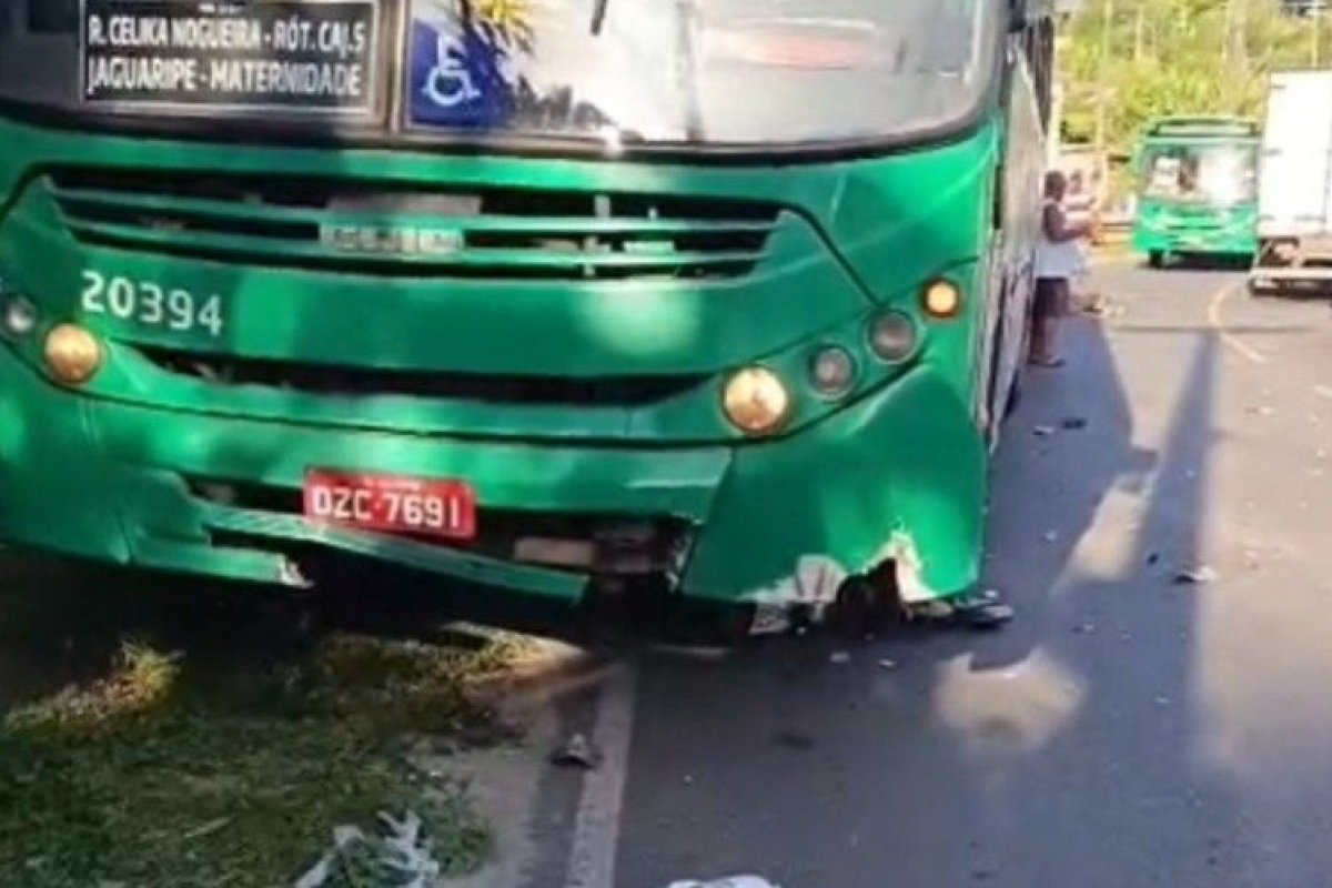 Motociclista morre após bater de frente com ônibus em Salvador