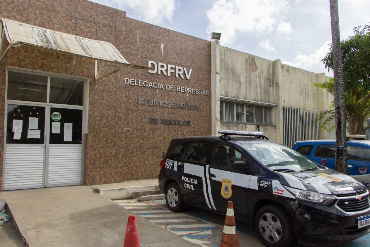Homem morto a tiros durante assalto no bairro de Stella Mares é sepultado em Salvador