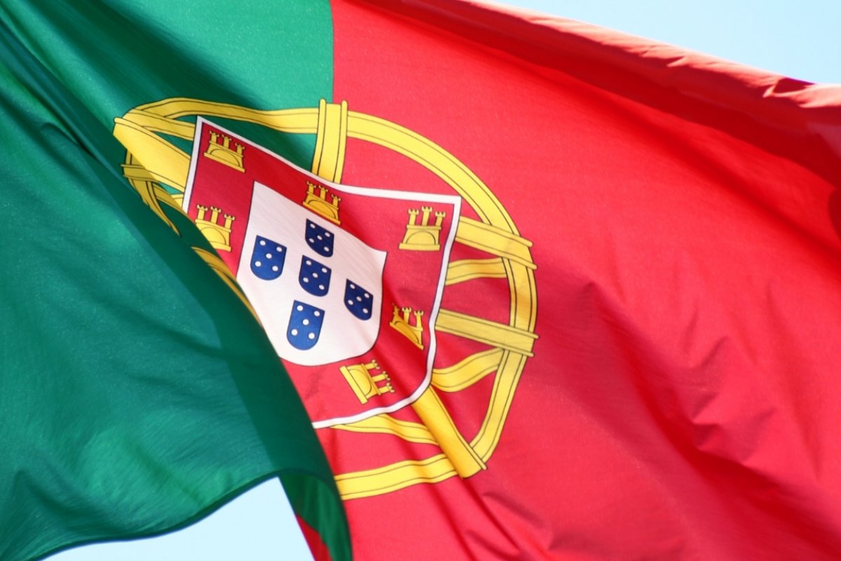 Candidatos votam em segundo turno das eleições presidenciais de Portugal; pesquisa aponta vitória de José Seguro 