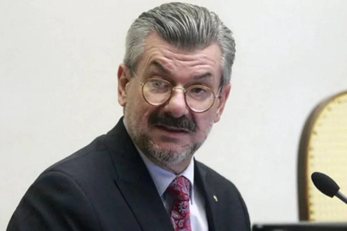 Pai da vítima assediada por Marco Buzzi expõe caso em grupo do WhatsApp com esposa do ministro