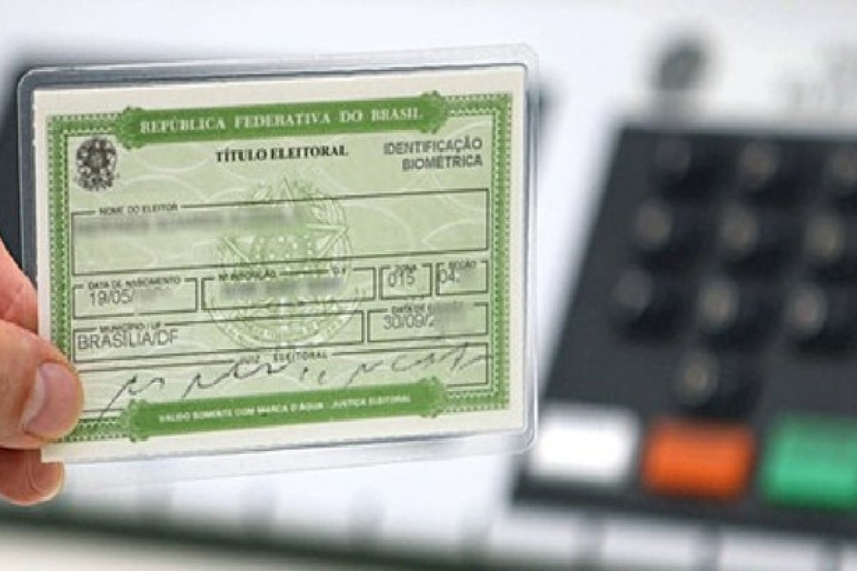 Prazo para regularização do título de eleitor termina em maio; confira os serviços disponíveis   