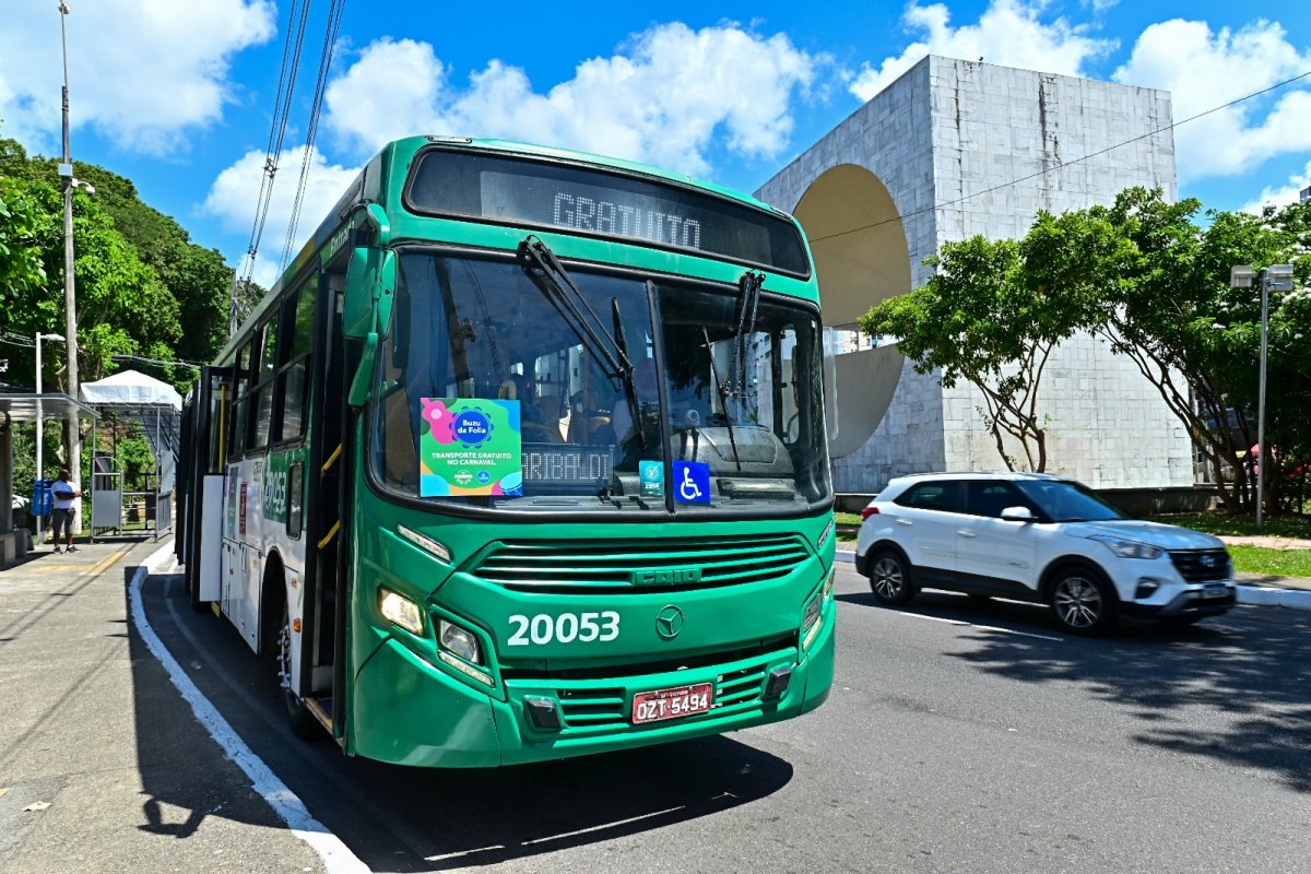Carnaval de Salvador terá ônibus gratuito 24h entre os circuitos