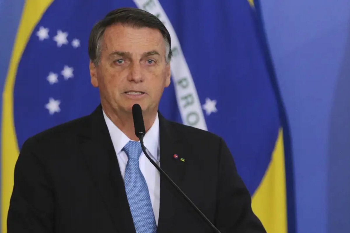Bolsonaro tem 10 dias para se defender de expulsão do exército, diz STM