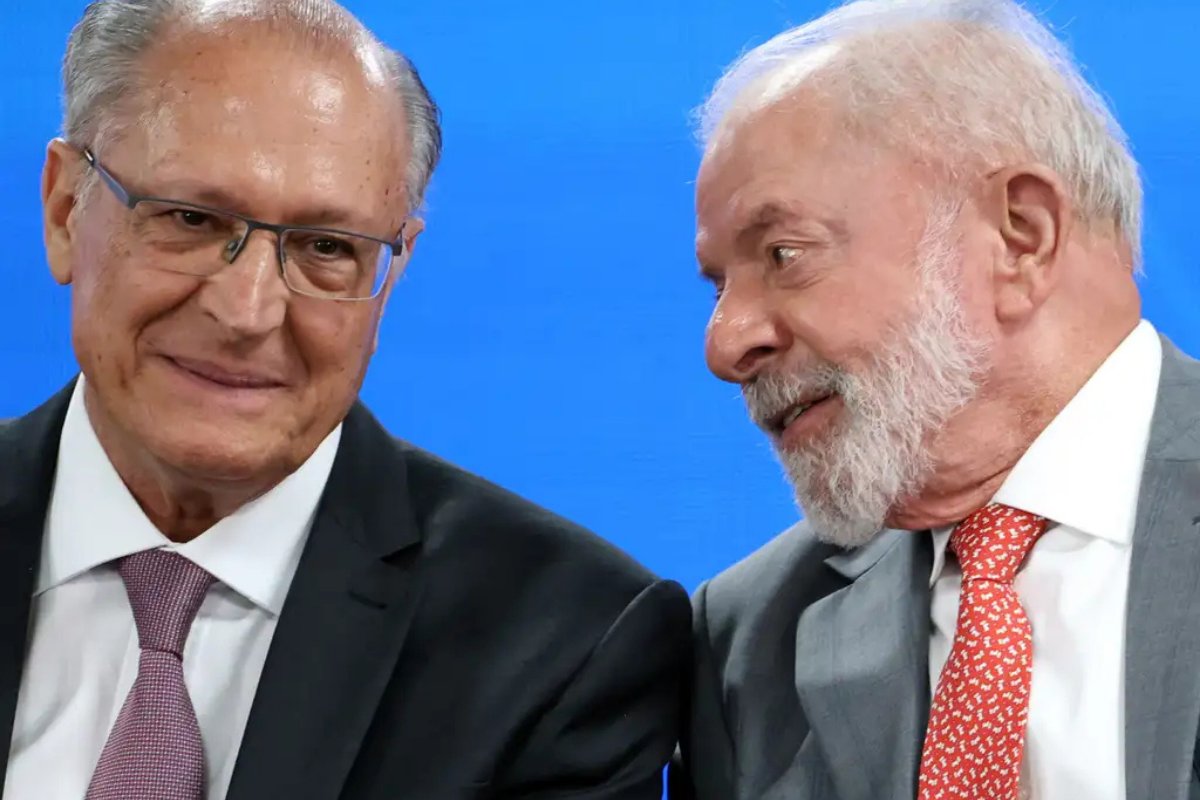 Presidente do PSB pede a Lula que mantenha Alckmin como candidato a vice-presidente 