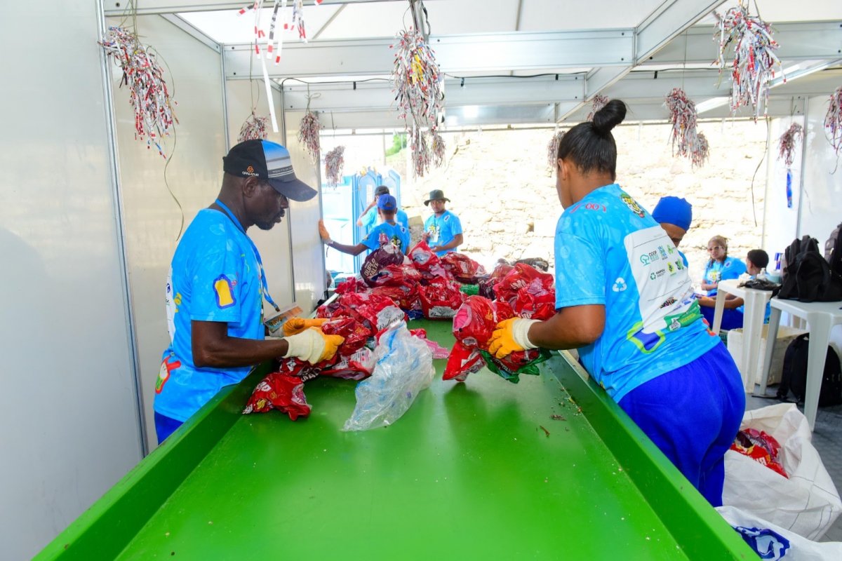 Serviços gratuitos de segurança, saúde e apoio aos catadores serão ofertados durante o Carnaval de Salvador; confira os detalhes