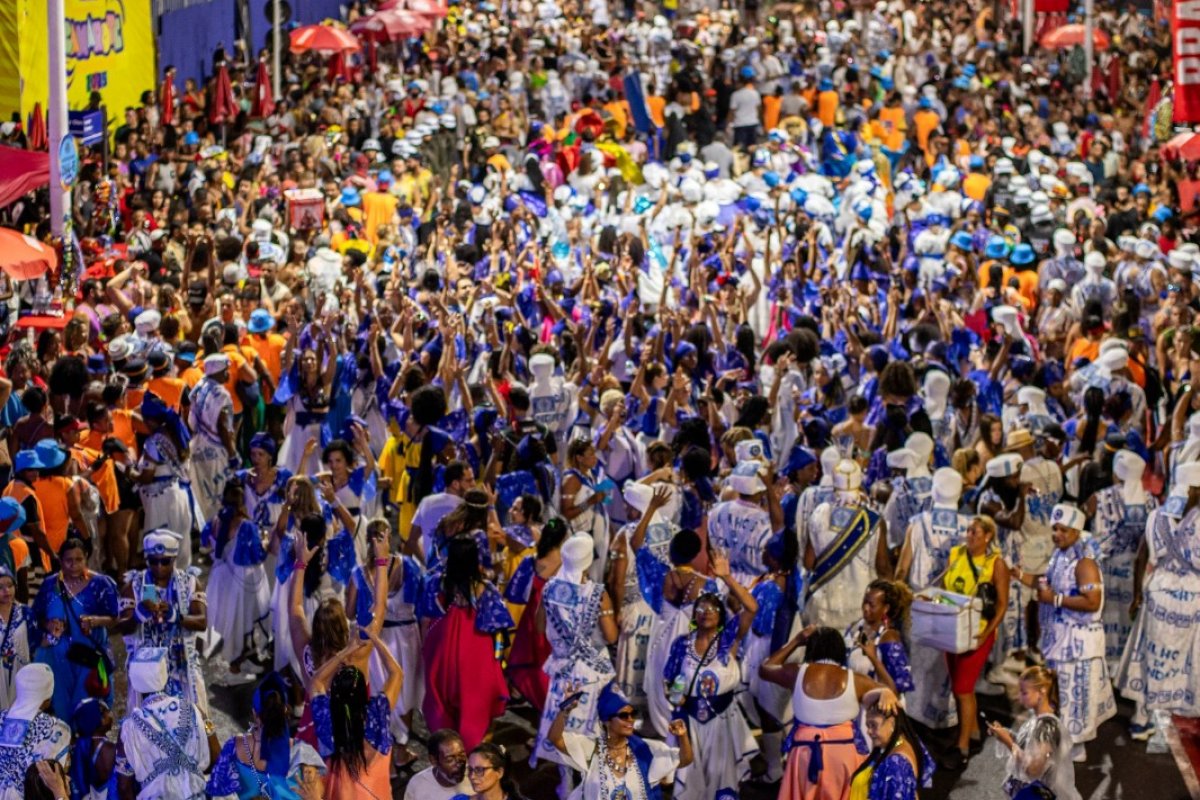 Filhas de Gandhy levará 60 baianas, 60 percussionistas e 150 dançarinas à avenida!