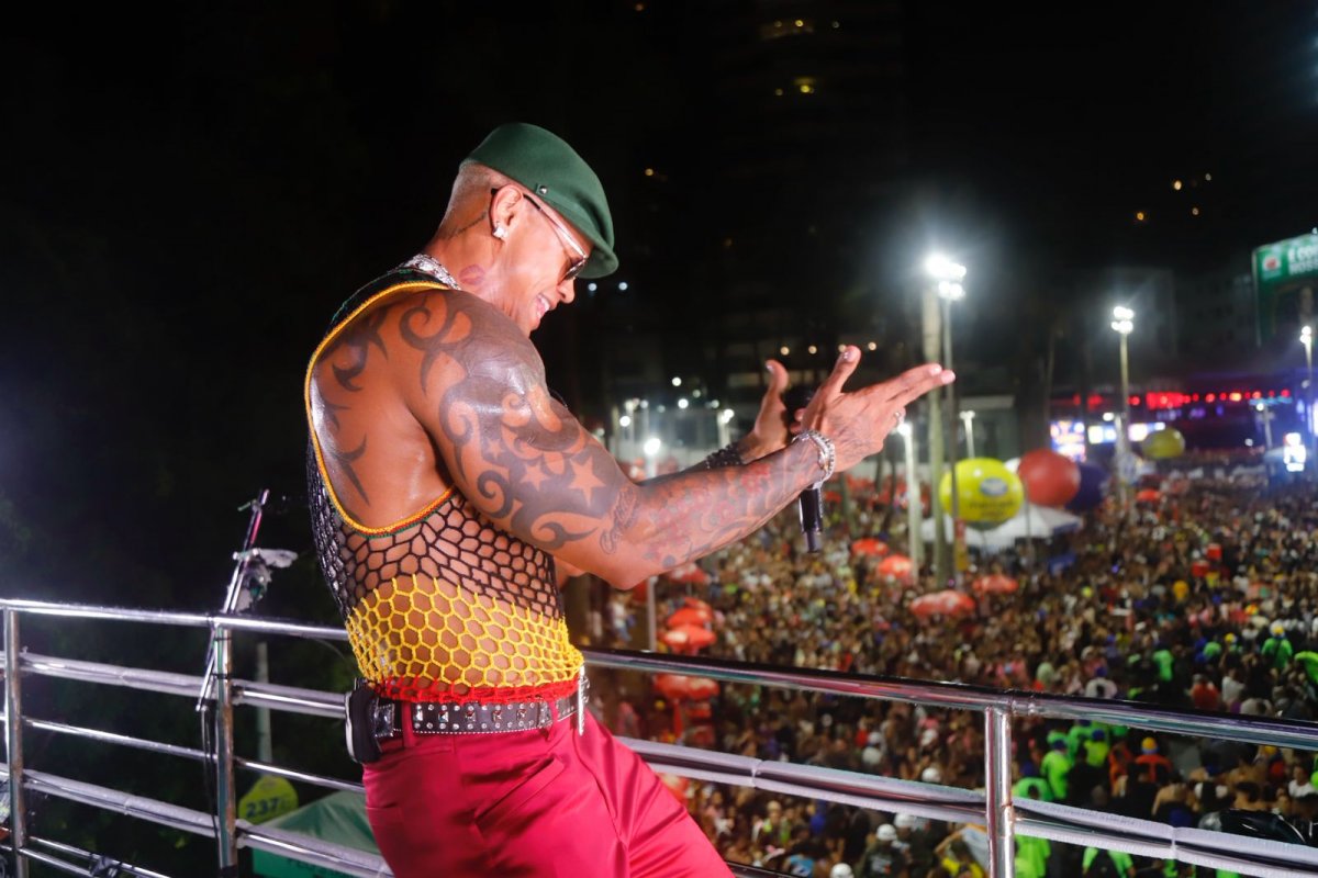 Maior festa de rua do mundo: Confira mais registros do primeiro dia de Carnaval em Salvador 